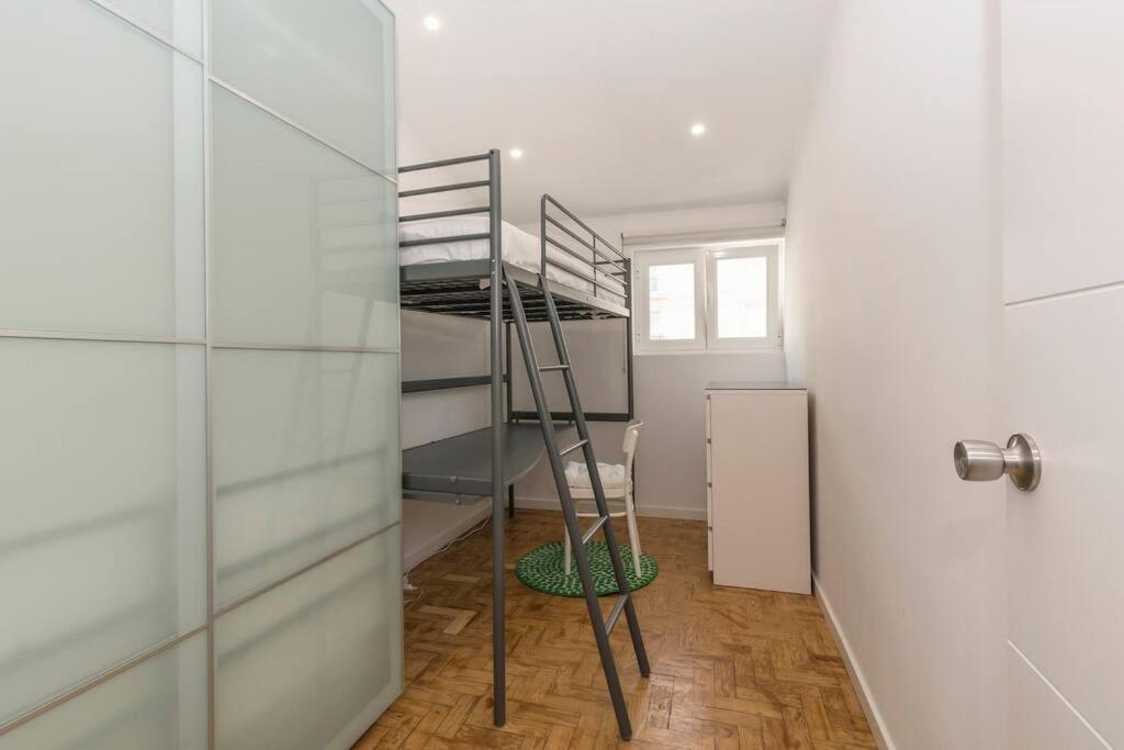 Apartment Near The Beach With Big Terrace Σετούμπαλ Εξωτερικό φωτογραφία